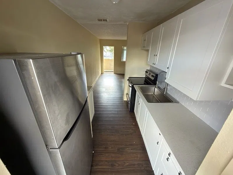 2 bed, 1.0 bath, $980 — Photo 2