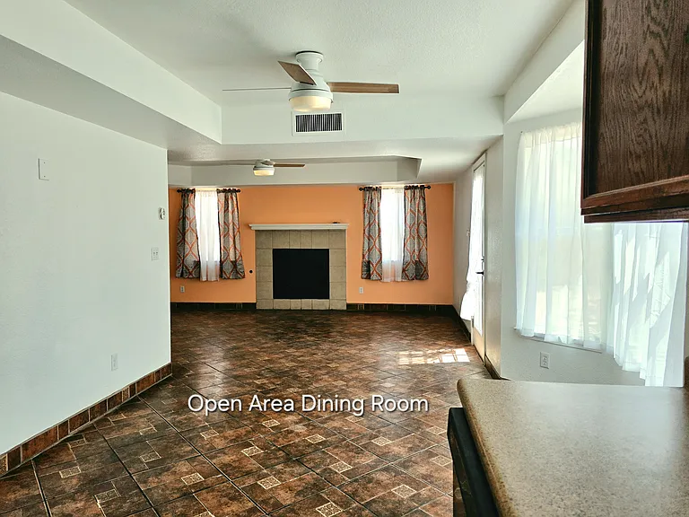 1270 Fountain Loop — Photo 3