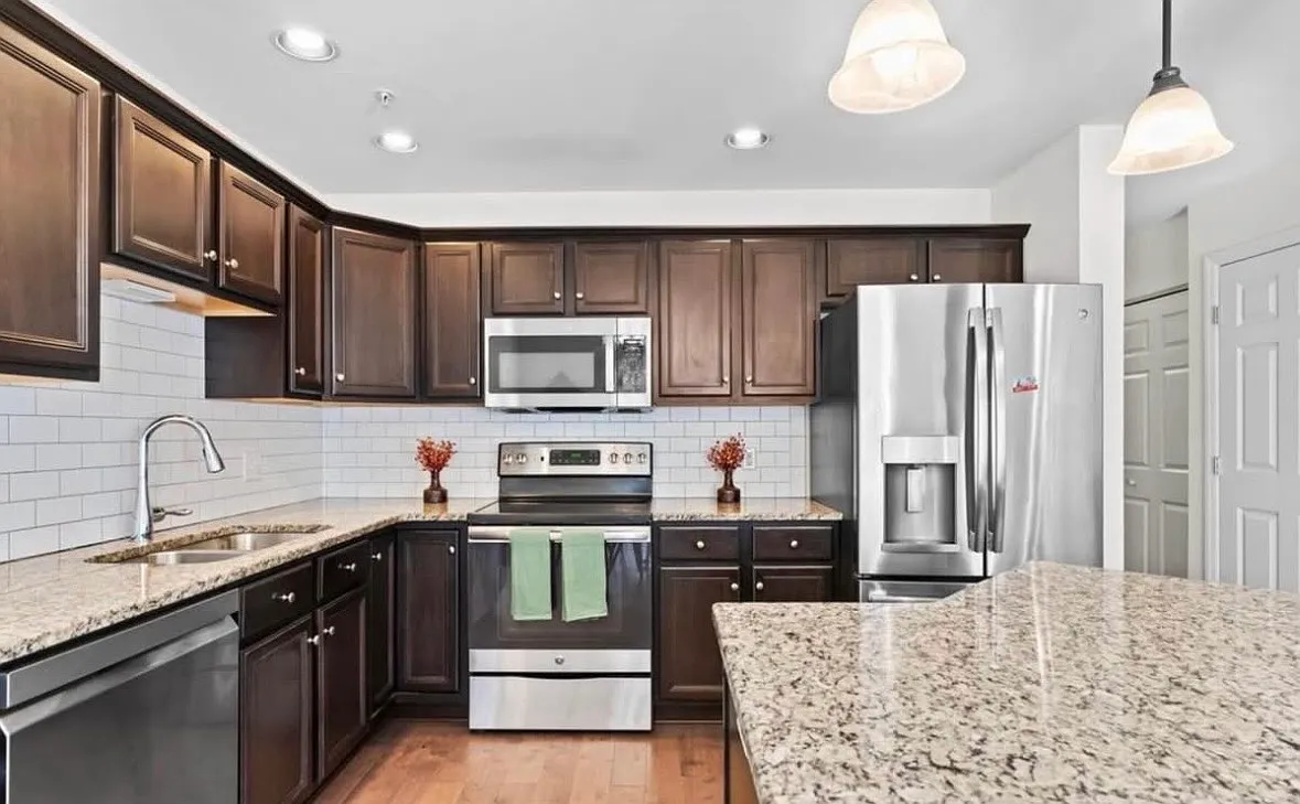 3 bed, 1445 sqft, $900 — Photo 4