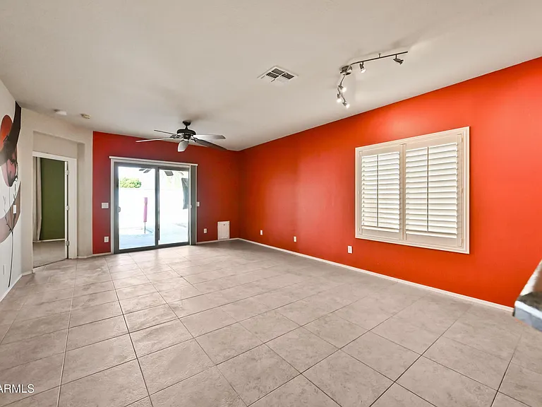 26182 W Tonto Ln — Photo 3
