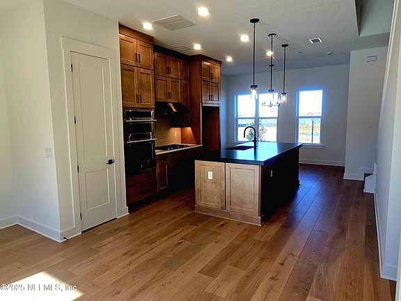 4th image of 1928 PRUDENTIAL Drive
