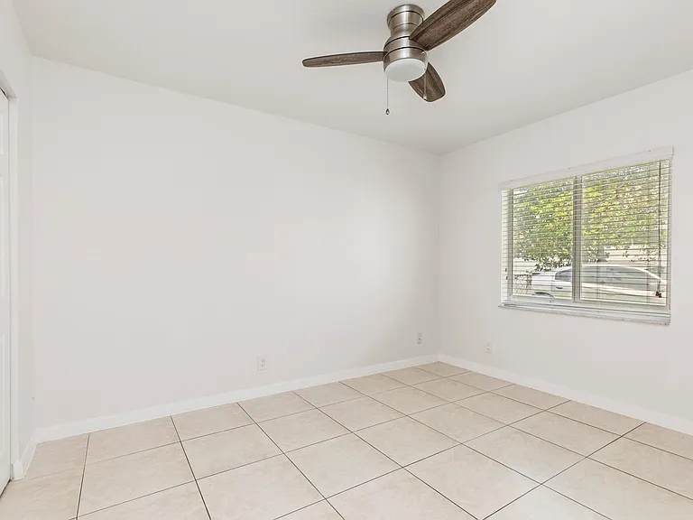 24 SW 6th St #2 — Photo 22