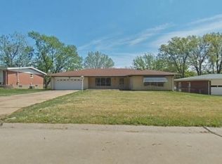 13990 Le Sabre Dr, Florissant, MO 63034
