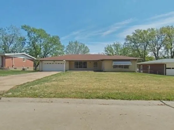 13990 Le Sabre Dr, Florissant, MO 63034