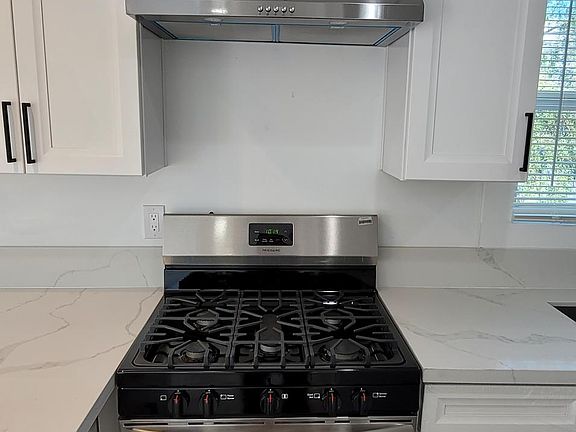 2nd image of 2995 Thorn St