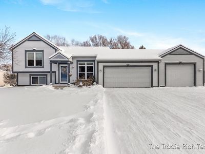 831 Scott Woods Dr NE, Comstock Park, MI, 49321