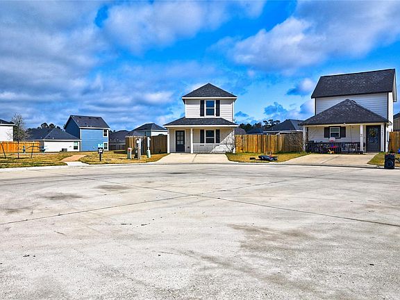 3rd image of 16623 Colleen Pl