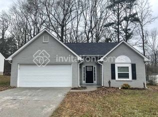 8605 Garvey Dr, Fairburn, GA 30213