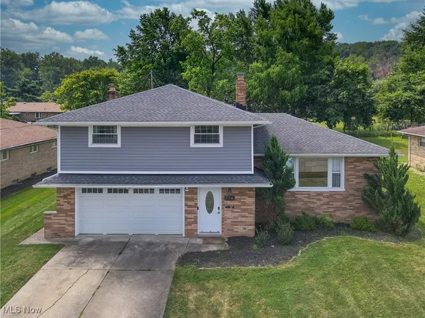 376 Calvin Dr, Seven Hills, OH 44131