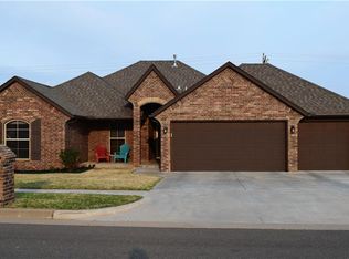 3804 Saint Augustine St, Mustang, OK 73064