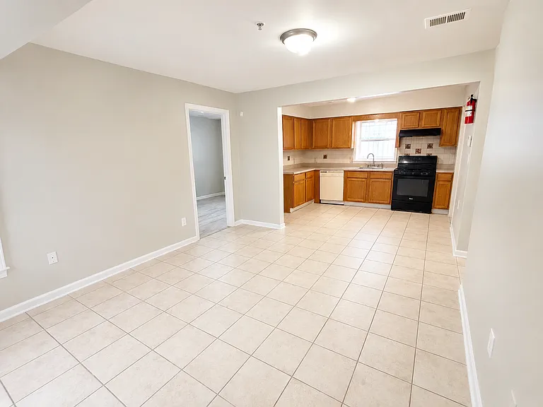 132 Fabyan Pl #1B — Photo 1
