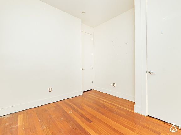 5th image of 126 Grattan St APT 2L