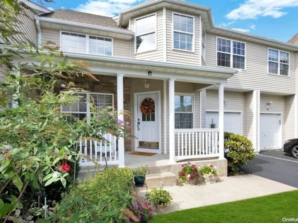 67 Meadow Pond Circle #67, Miller Place, NY 11764