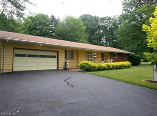 2365 Westview Dr, Cortland, OH 44410