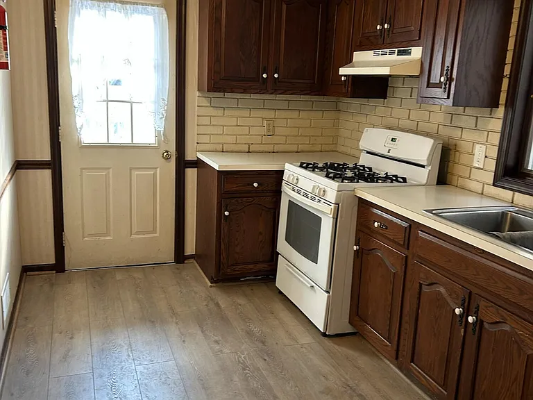 124 Birch St — Photo 8