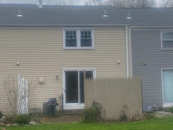 Redbud Exterior View Photo