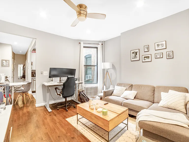 424 E 75th St #4B — Photo 2
