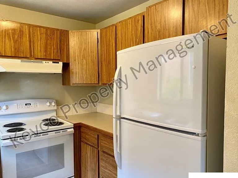 620-622 Endicott St — Photo 7