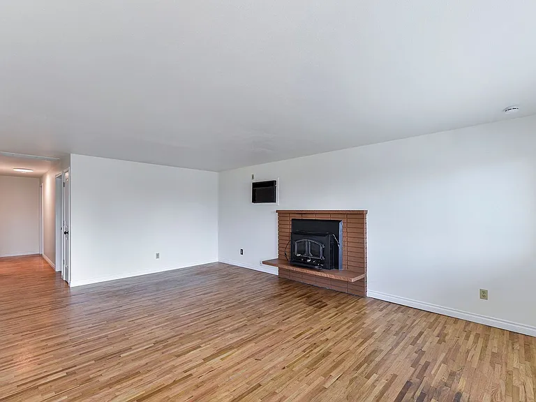 1516 Jones Ave NE — Photo 5