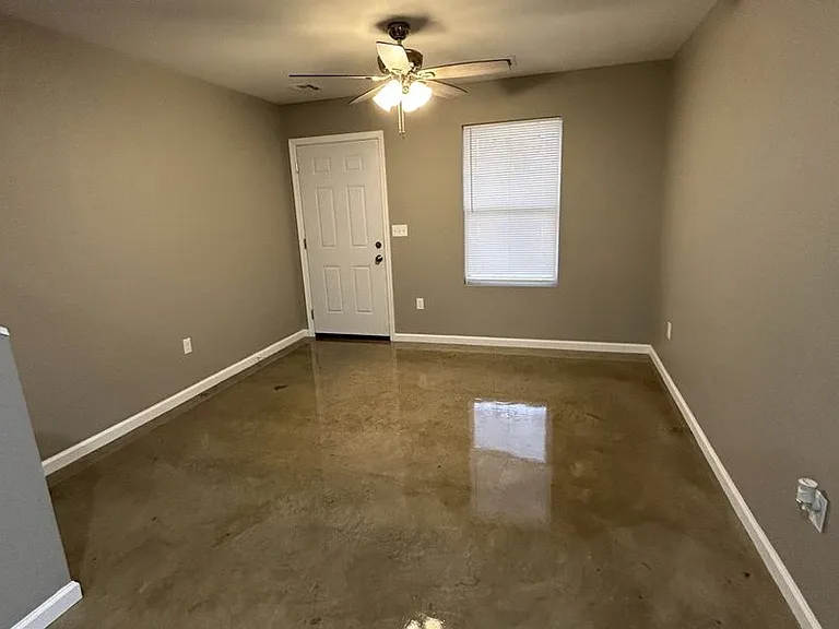 518 E Monroe St — Photo 2