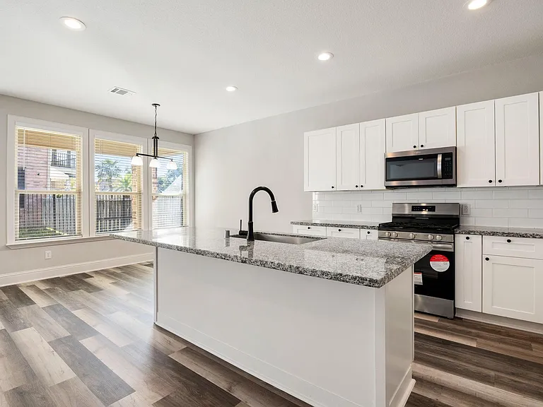 5401 Zephyr Ln — Photo 9