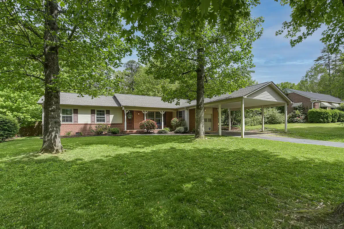 3 bed, 1350 sqft, $3,100 — Photo 1