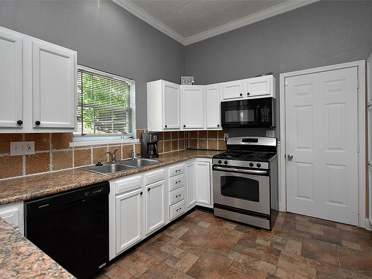 504 Green St — Photo 9