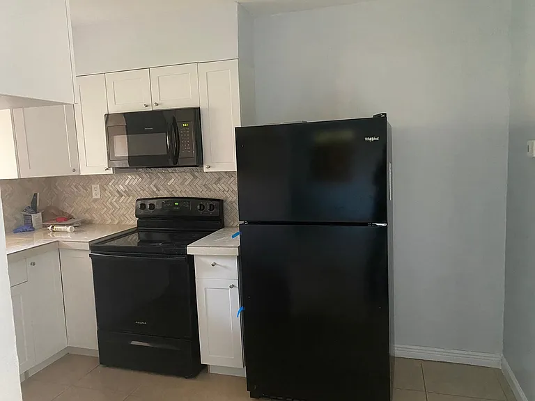 225 NW 48th St — Photo 3