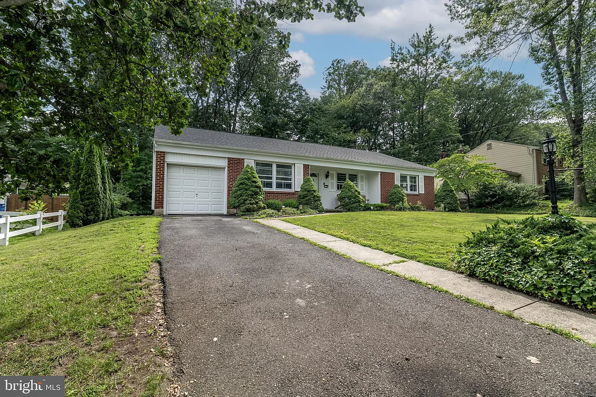 Building Photo - 1744 Lark Ln