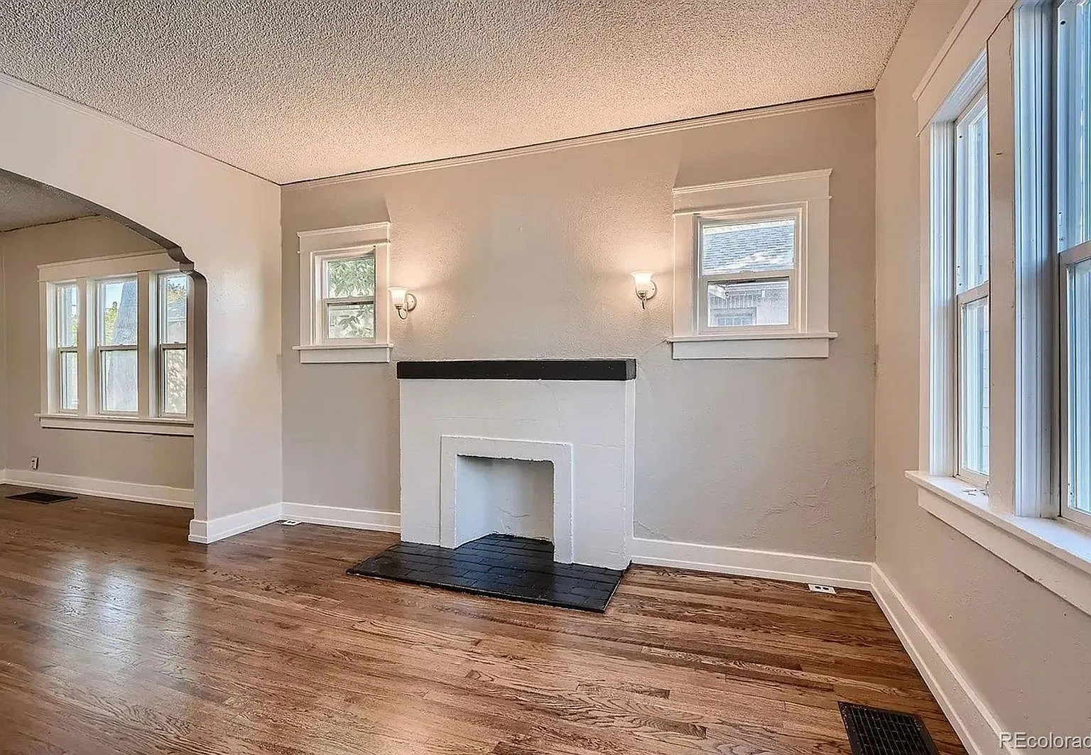 4 bed, 2.0 bath, 2200 sqft, $2,695 — Photo 3