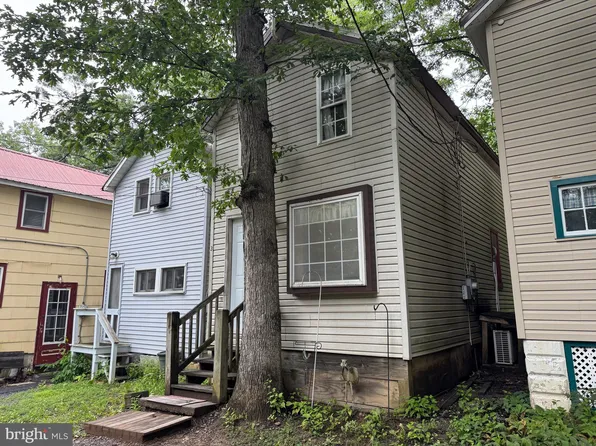 3 Mount Lebanon Dr, Lebanon, PA 17046
