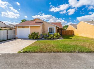 940 SW 109th Ave, Pembroke Pines, FL 33025