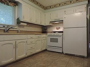 3rd image of 2843 Sweet Briar Dr