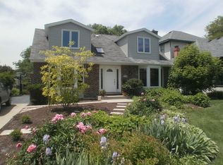 114 N Avon Rd, Elmhurst, IL 60126