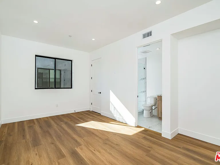 2204 1/2 Carmona Ave — Photo 20