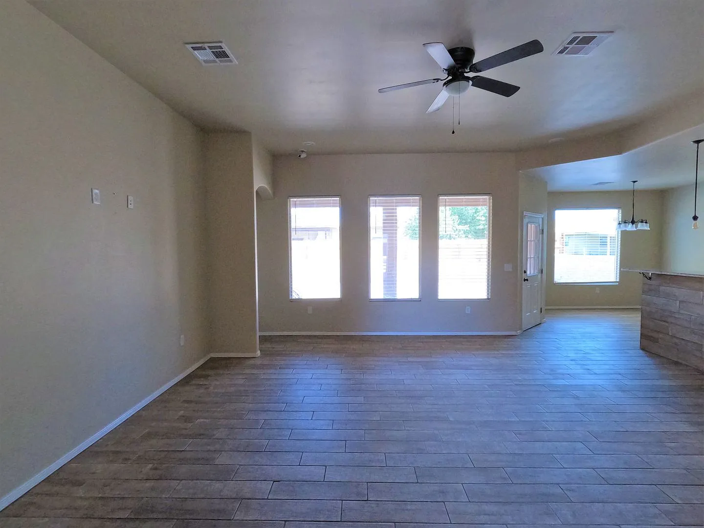 928 Flora Vista — Photo 4