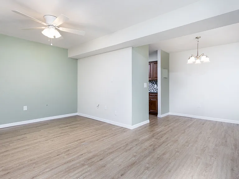 1030 SW 6th Dr #4 — Photo 9