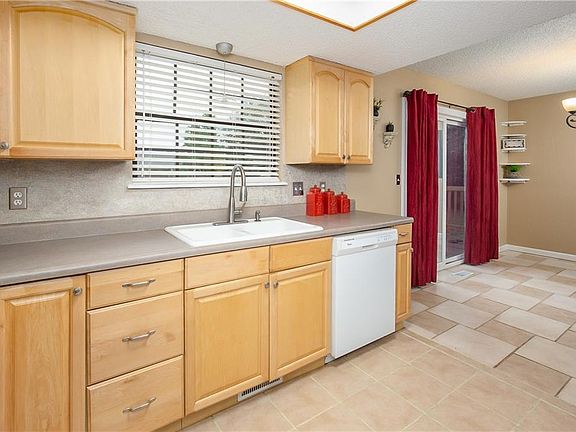 5th image of 2404 E Park Pl