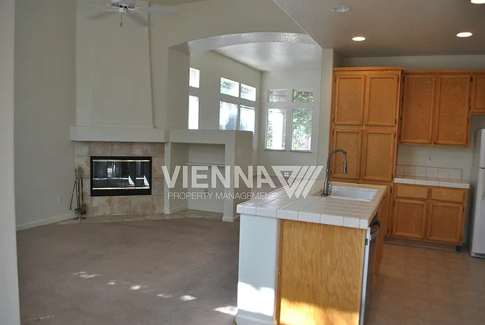 7956 Robinson Dr — Photo 5