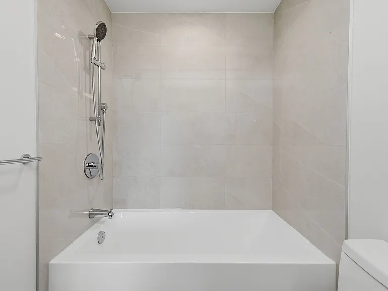 1529 Oxford St — Photo 122