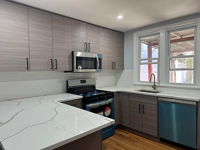 235 Griffith St #1 — Photo 2