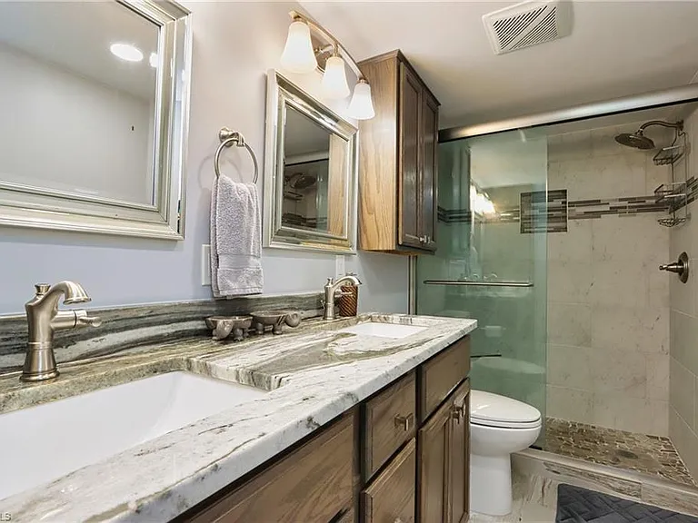 4200 Belair Ln #114 — Photo 10