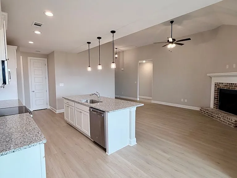 204 Farmland Cir — Photo 9