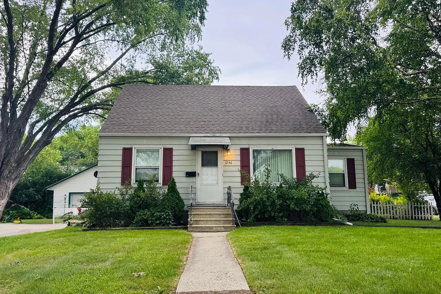 3 bed, 1253 sqft, $2,100 — Photo 1