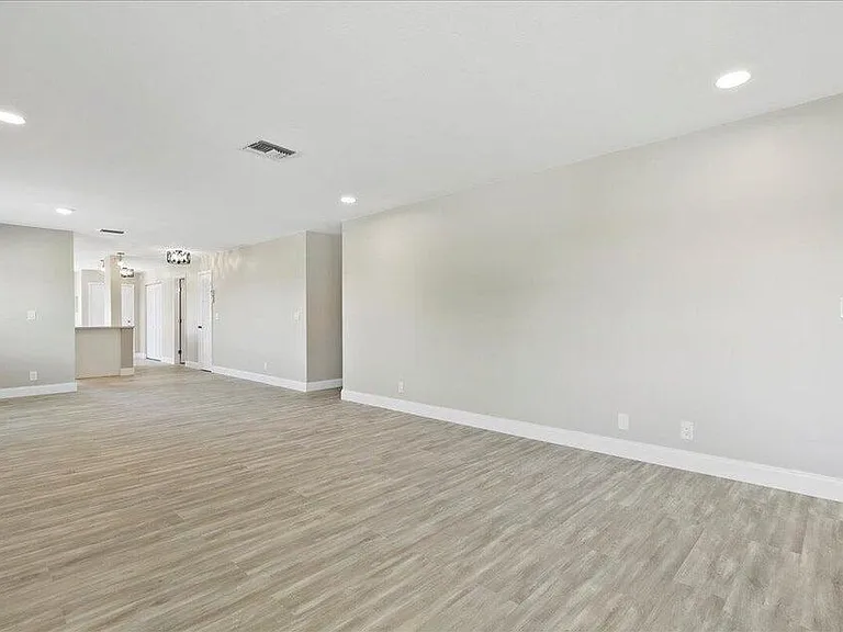 13921 Royal Palm Ct #D — Photo 10