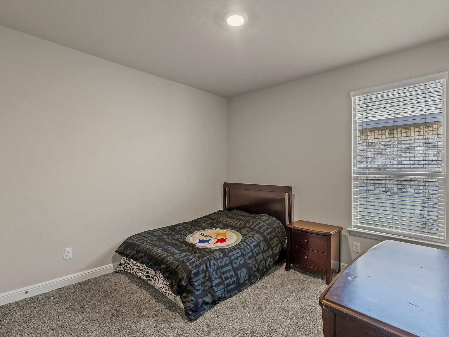 4 bed, 2014 sqft, $2,800 — Photo 4