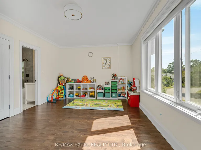 49 Kenton Dr — Photo 27