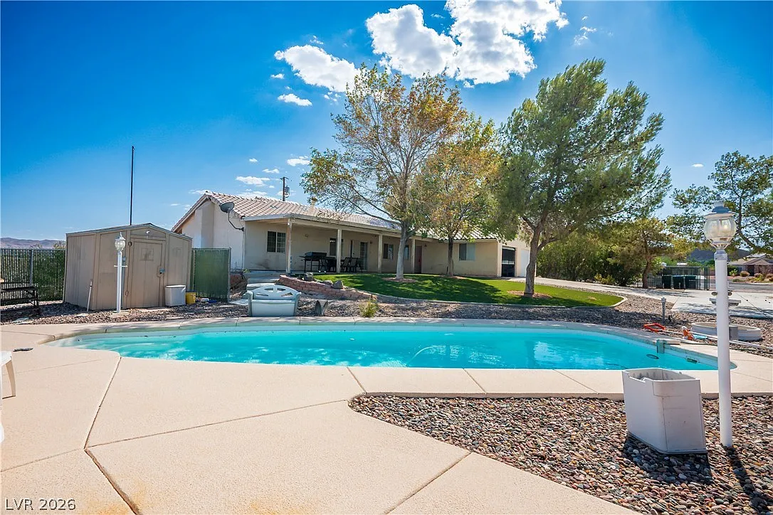 4 bed, 2.0 bath, 1950 sqft, $3,200 — Photo 1