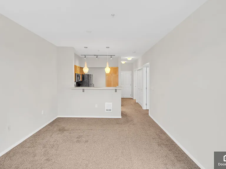 118 107th Ave NE #407 — Photo 8