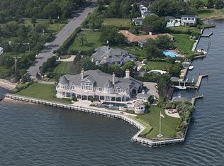 162 W Bayberry Rd, Islip, NY 11751
